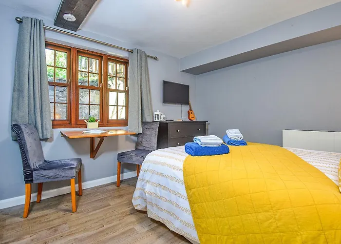 Finest Retreats - Ukulele * Whitby